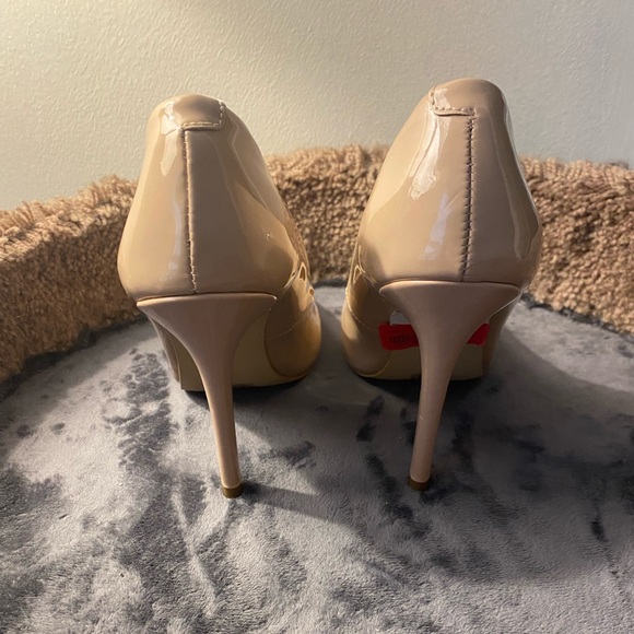 Tan Heels - Picture 2 of 5